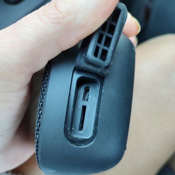 Portable Bluetooth wireless speaker - Picture 5 of 5